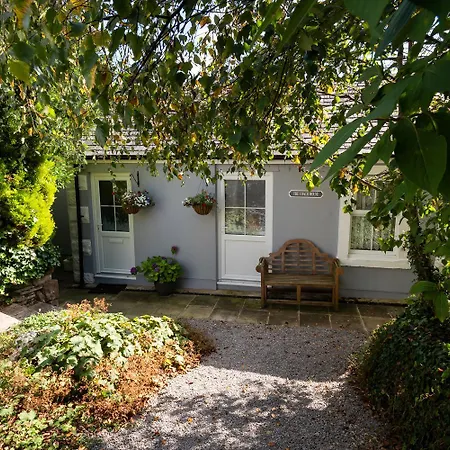 Scenery Hill Hideaways The Coach House Charming Retreat With Jacuzzi And Bbq Hut Near The Lake District Workington Exterior photo