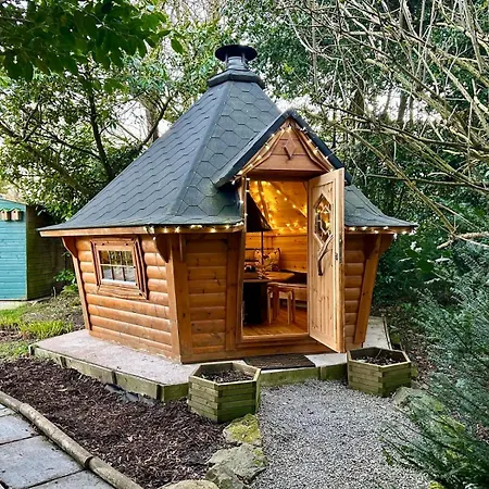 Scenery Hill Hideaways The Coach House Charming Retreat With Jacuzzi And Bbq Hut Near The Lake District Workington Exterior photo