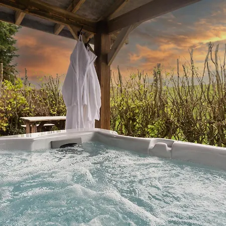 Scenery Hill Hideaways The Coach House Charming Retreat With Jacuzzi And Bbq Hut Near The Lake District Workington Exterior photo