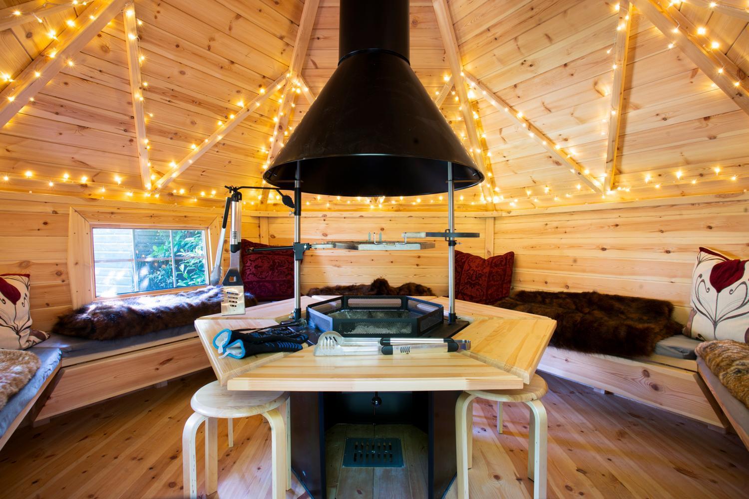 Scenery Hill Hideaways The Coach House Charming Retreat With Jacuzzi And Bbq Hut Near The District Holiday home Workington