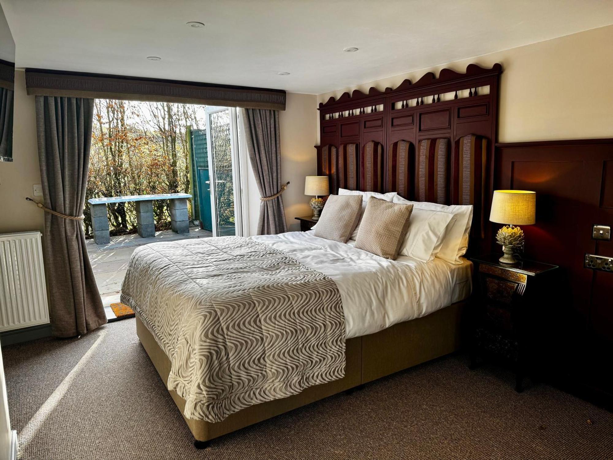 Scenery Hill Hideaways The Coach House Charming Retreat With Jacuzzi And Bbq Hut Near The District Workington