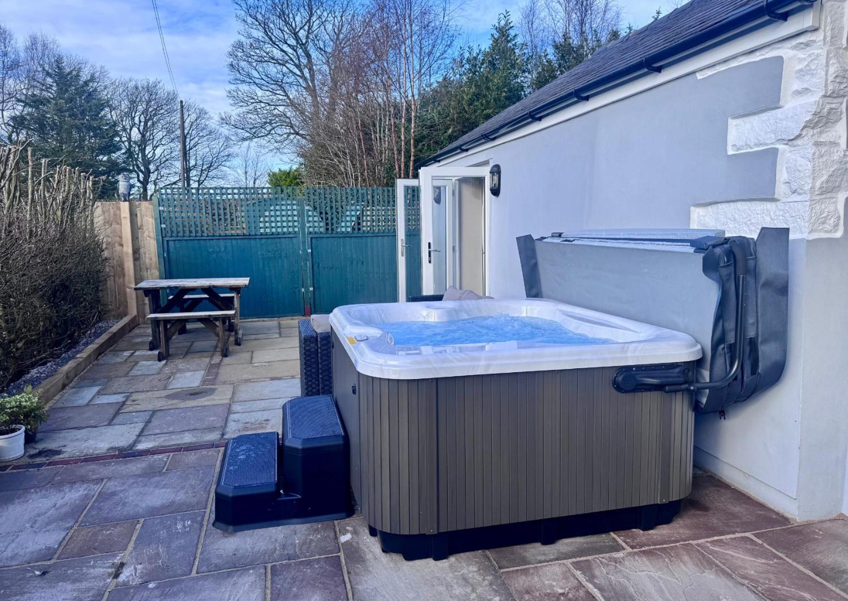 Holiday home Scenery Hill Hideaways The Coach House Charming Retreat With Jacuzzi And Bbq Hut Near The District