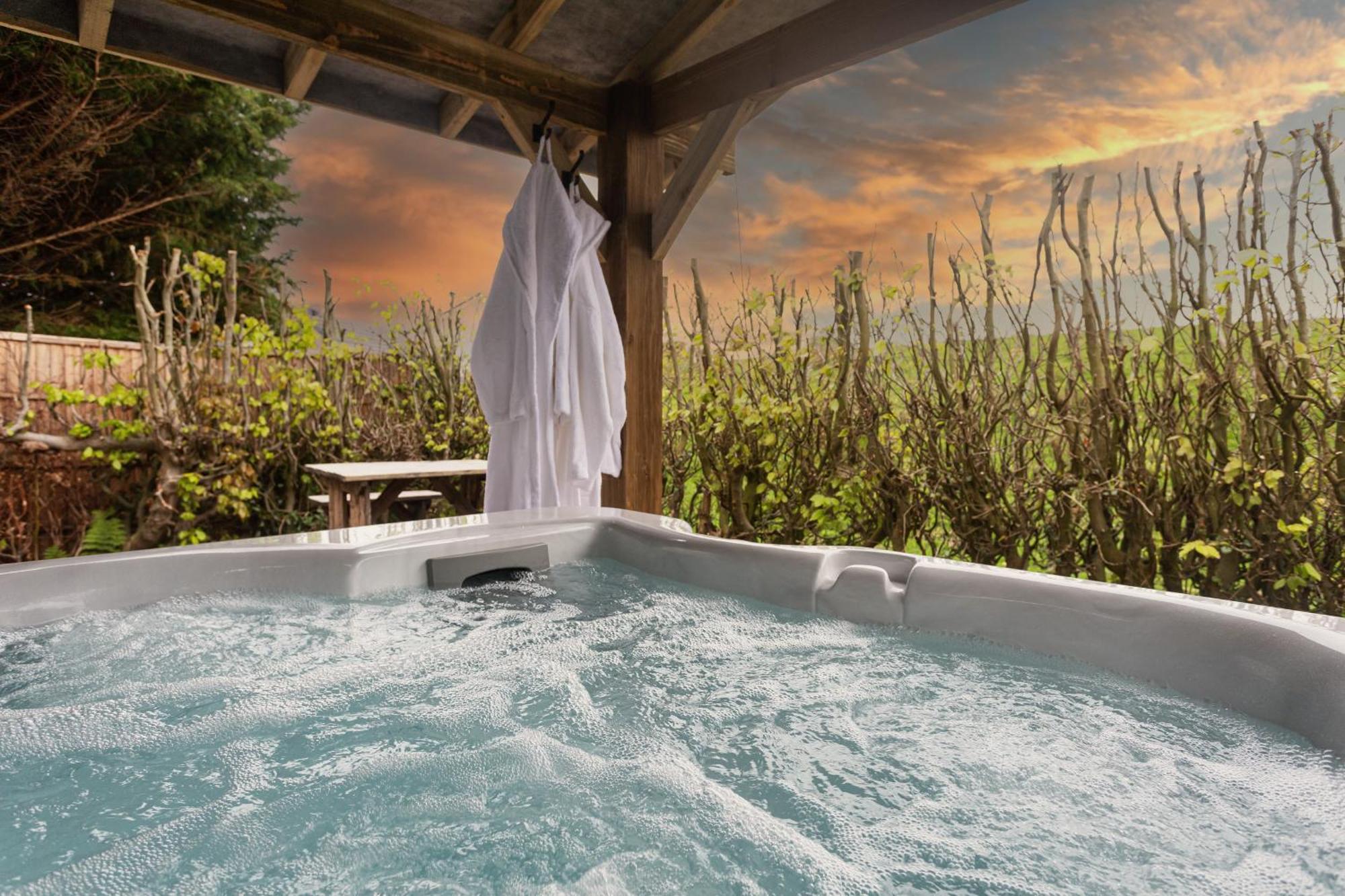 Scenery Hill Hideaways The Coach House Charming Retreat With Jacuzzi And Bbq Hut Near The District Workington