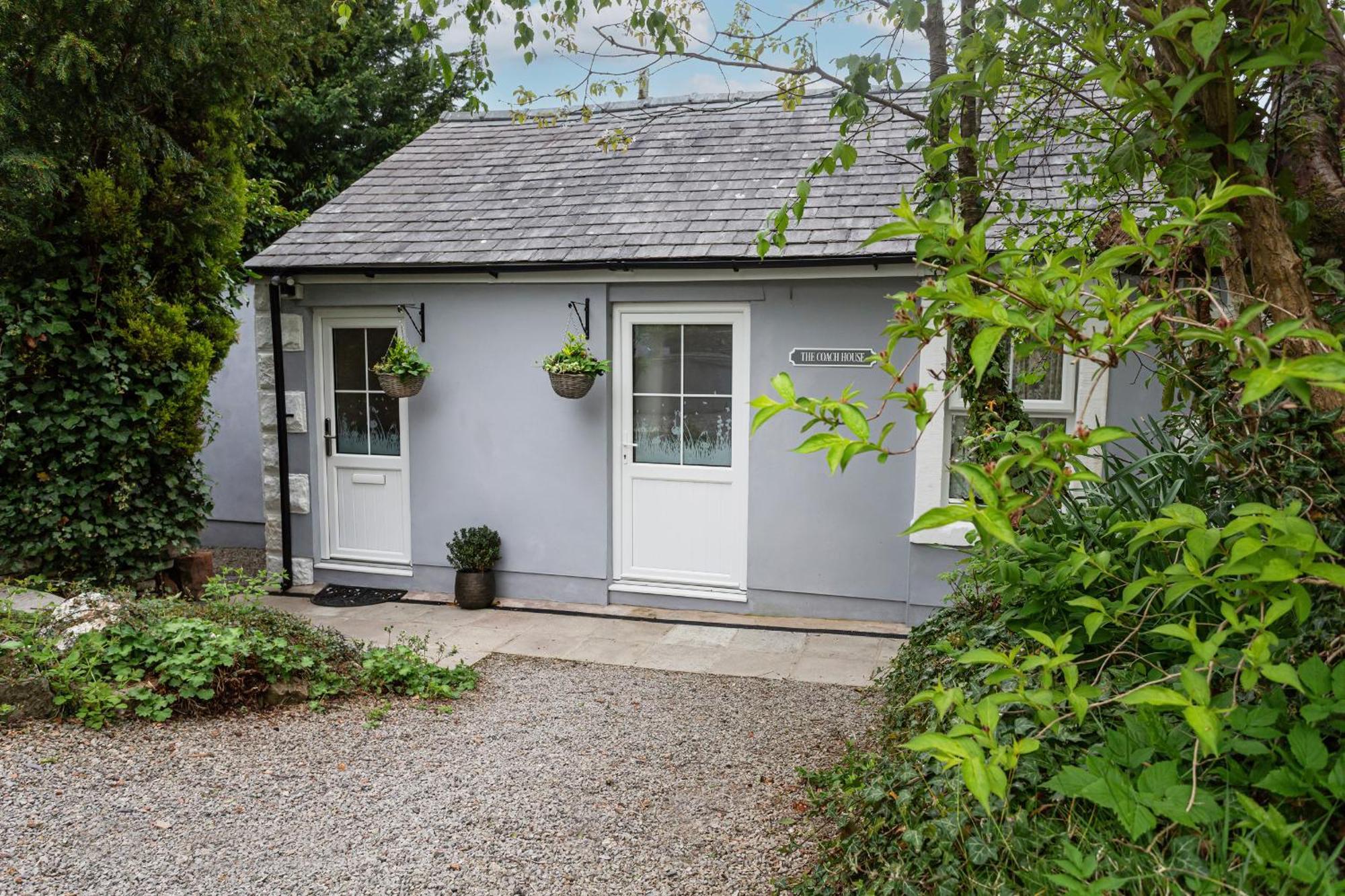 Scenery Hill Hideaways The Coach House Charming Retreat With Jacuzzi And Bbq Hut Near The District