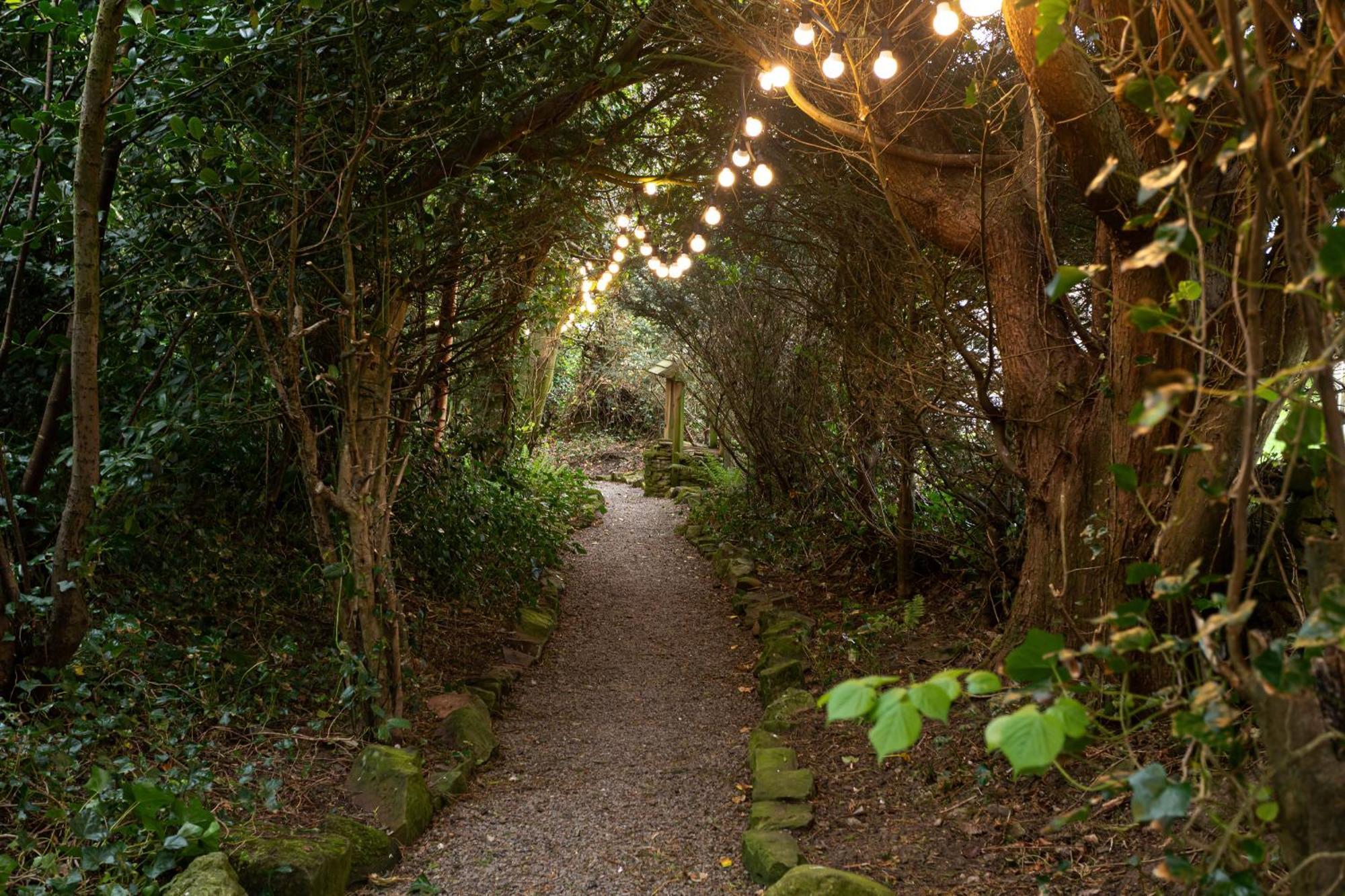 Scenery Hill Hideaways The Coach House Charming Retreat With Jacuzzi And Bbq Hut Near The District Holiday home Workington