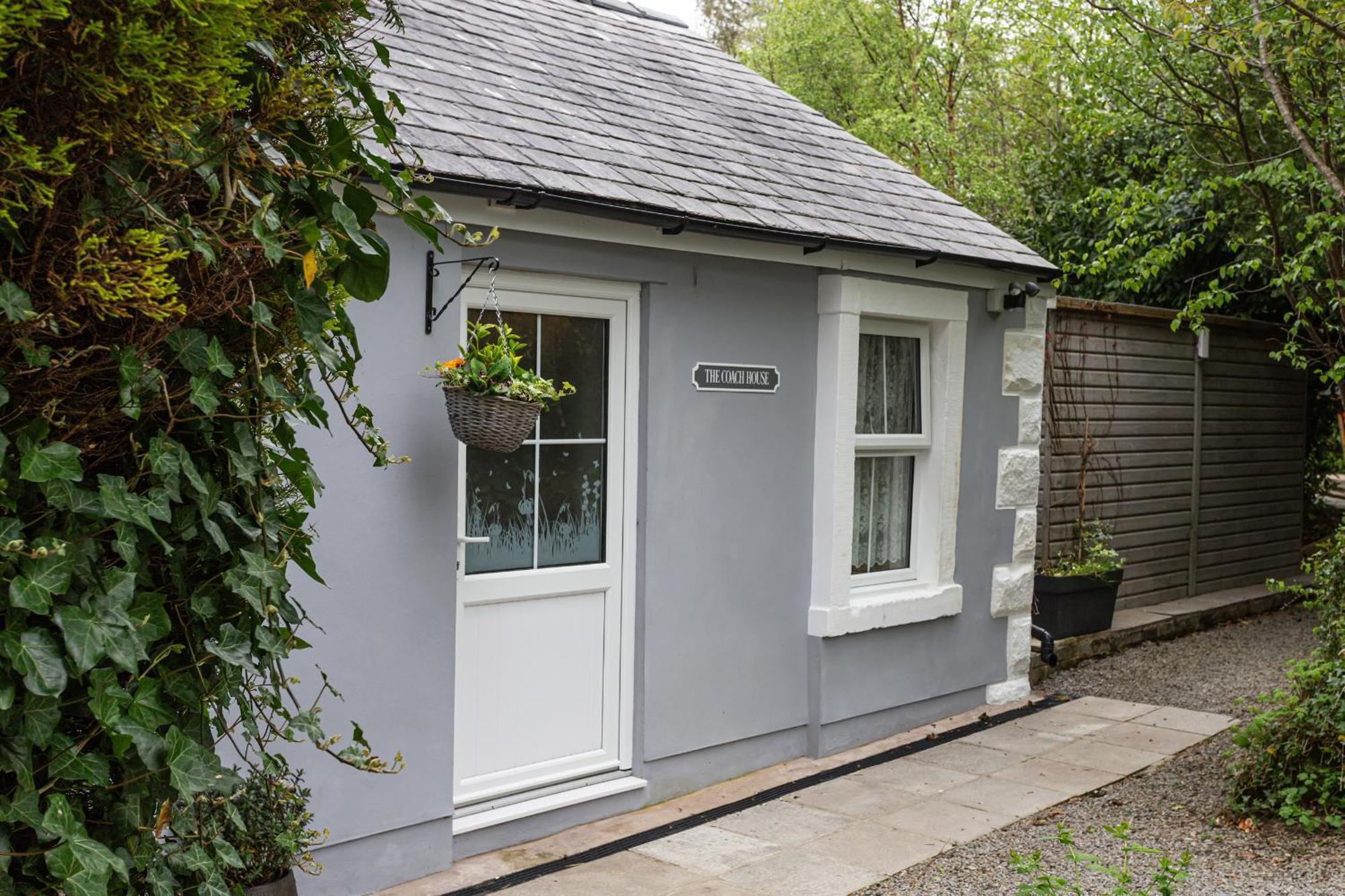 Scenery Hill Hideaways The Coach House Charming Retreat With Jacuzzi And Bbq Hut Near The District