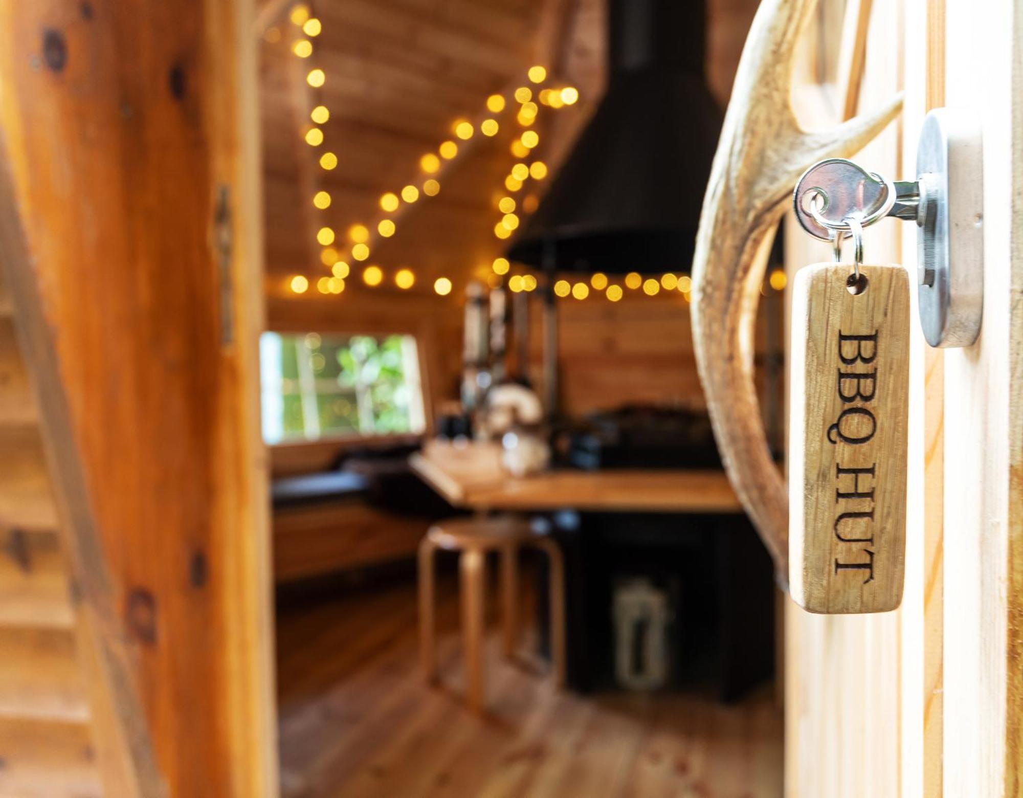 Scenery Hill Hideaways The Coach House Charming Retreat With Jacuzzi And Bbq Hut Near The District Workington